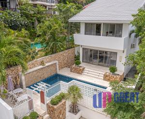 Luxusná 4-izbová vila z travertínu na predaj v Chaweng Noi, Koh Samui