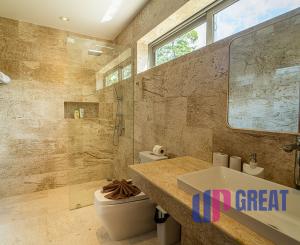 Luxusná 4-izbová vila z travertínu na predaj v Chaweng Noi, Koh Samui