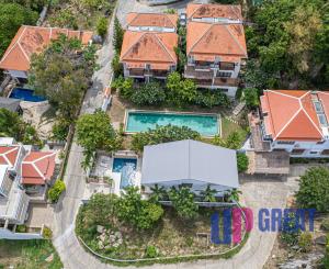 Luxusná 4-izbová vila z travertínu na predaj v Chaweng Noi, Koh Samui