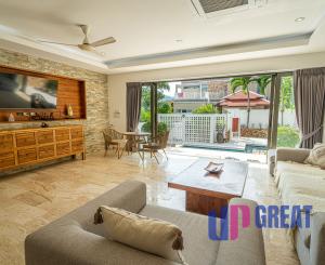 Luxusná 4-izbová vila z travertínu na predaj v Chaweng Noi, Koh Samui