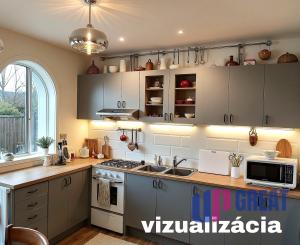 KROMPACHY- rodinný dom (10izieb)+ 3 garáže na PREDAJ !