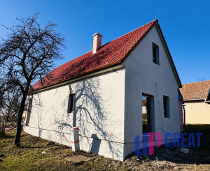 Na predaj rozostavaná poschodová vinohradnícka chatka v okrese Skalica – Radošovské vinohrady.