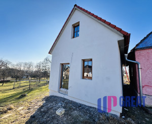 Na predaj rozostavaná poschodová vinohradnícka chatka v okrese Skalica – Radošovské vinohrady.