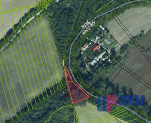 Pozemok pri potoku s atmosférou prírody – Tureň