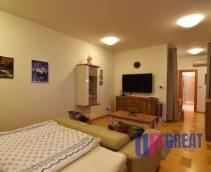 Na prenájom kompletne zariadený 1-izbový byt v Bratislave.