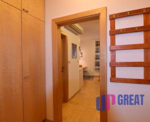 Na prenájom kompletne zariadený 1-izbový byt v Bratislave.