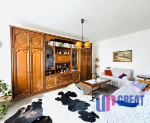 Priestranný 3-izbový byt 84 m² s balkónom – Skalica, Dr. Clementisa.