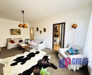 Priestranný 3-izbový byt 84 m² s balkónom – Skalica, Dr. Clementisa.