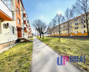 Priestranný 3-izbový byt 84 m² s balkónom – Skalica, Dr. Clementisa.