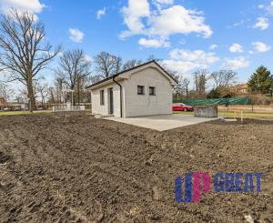 NA PREDAJ – 2-IZB. DOMČEK Rohovce, 25 min od BA