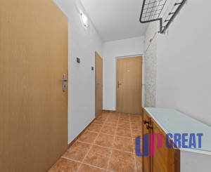 Na predaj praktický 3-izbový byt s loggiou v obľúbenej a tichej časti Karlovej Vsi na Púpavovej ulici