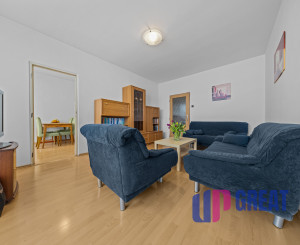 Na predaj praktický 3-izbový byt s loggiou v obľúbenej a tichej časti Karlovej Vsi na Púpavovej ulici