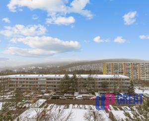 Na predaj praktický 3-izbový byt s loggiou v obľúbenej a tichej časti Karlovej Vsi na Púpavovej ulici