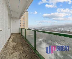 Na predaj praktický 3-izbový byt s loggiou v obľúbenej a tichej časti Karlovej Vsi na Púpavovej ulici