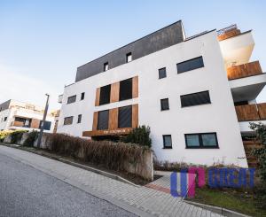 Exkluzívny 4-izbový byt s loggiou a súkromnou záhradou na lukratívnej adrese Pod Vtáčnikom