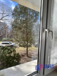 PREDAJ: Slnečný 3-izbový byt v srdci Ružinova – tehla a zeleň