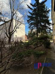 PREDAJ: Slnečný 3-izbový byt v srdci Ružinova – tehla a zeleň