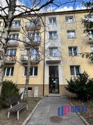 PREDAJ: Slnečný 3-izbový byt v srdci Ružinova – tehla a zeleň