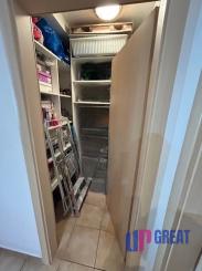 PREDAJ: Slnečný 3-izbový byt v srdci Ružinova – tehla a zeleň