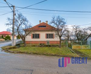 NA PREDAJ Rodinný dom s pozemkom 1188 m² - Moravské Lieskové