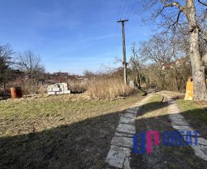 Stavebný pozemok s projektom a stavebným povolením – Skalica, lokalita Koziny.