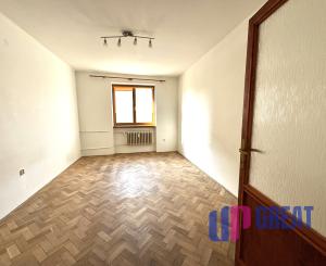 Na predaj priestranný 3-izbový byt s balkónom – Holíč, ul. M. Nešpora.