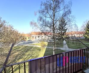 Na predaj priestranný 3-izbový byt s balkónom – Holíč, ul. M. Nešpora.