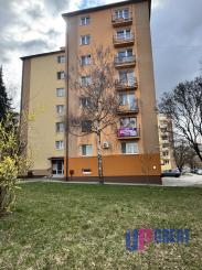 Na predaj priestranný 3-izbový byt s balkónom – Holíč, ul. M. Nešpora.