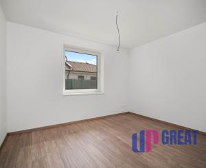 PREDAJ 3 izb. bytov v dome so záhradou, Macov, všetky IS