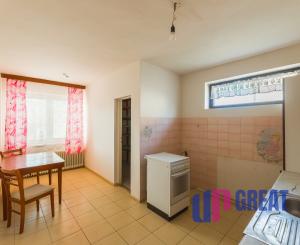 Na predaj rodinný dom s garážou v obci Pribeta