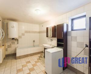 Na predaj rodinný dom s garážou v obci Pribeta