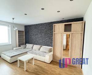 Prenájom 2 izbového bytu na Ostredkoch