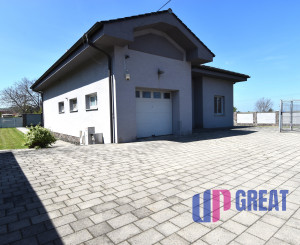 5-izbový rodinný dom s bazénom na kráľovskom pozemku (2166 m²) – Sološnica