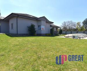 5-izbový rodinný dom s bazénom na kráľovskom pozemku (2166 m²) – Sološnica