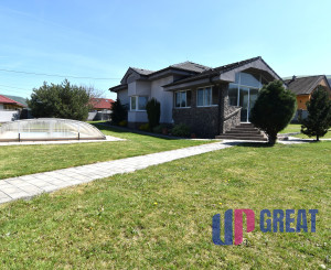 5-izbový rodinný dom s bazénom na kráľovskom pozemku (2166 m²) – Sološnica