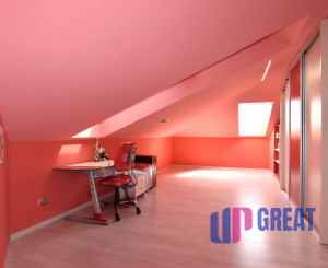 5-izbový rodinný dom s bazénom na kráľovskom pozemku (2166 m²) – Sološnica