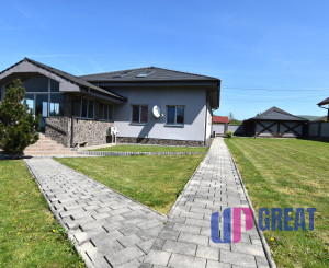 5-izbový rodinný dom s bazénom na kráľovskom pozemku (2166 m²) – Sološnica