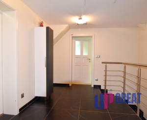 5-izbový rodinný dom s bazénom na kráľovskom pozemku (2166 m²) – Sološnica