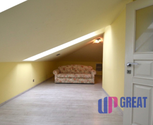 5-izbový rodinný dom s bazénom na kráľovskom pozemku (2166 m²) – Sološnica