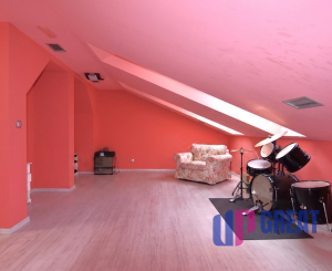 5-izbový rodinný dom s bazénom na kráľovskom pozemku (2166 m²) – Sološnica