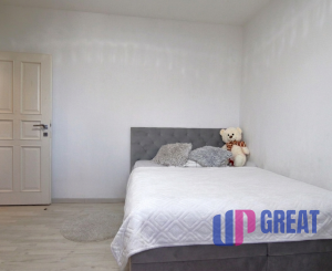 5-izbový rodinný dom s bazénom na kráľovskom pozemku (2166 m²) – Sološnica