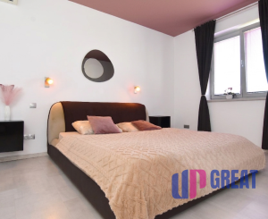 5-izbový rodinný dom s bazénom na kráľovskom pozemku (2166 m²) – Sološnica