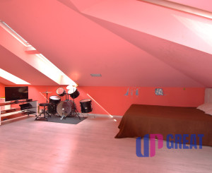 5-izbový rodinný dom s bazénom na kráľovskom pozemku (2166 m²) – Sološnica