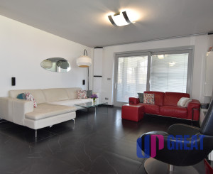 5-izbový rodinný dom s bazénom na kráľovskom pozemku (2166 m²) – Sološnica