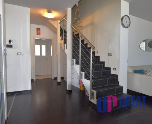 5-izbový rodinný dom s bazénom na kráľovskom pozemku (2166 m²) – Sološnica