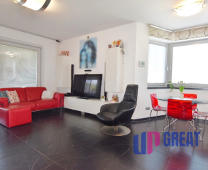 5-izbový rodinný dom s bazénom na kráľovskom pozemku (2166 m²) – Sološnica