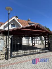 Krásny dom s moderným dizajnovým interiérom v lukratívnej a tichej časti Záhorskej Bystrice.