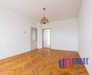PREDAJ - veľký 3-izbový byt s loggiou, s garážou a záhradou
