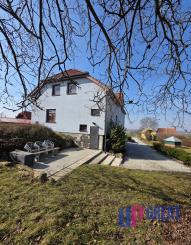 EXKLUZÍVNE NA PREDAJ — Vinohradnícky dom u sv. Urbana, Skalica.