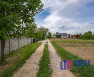 PREDAJ - pozemok pre 1 alebo 2 rodinné domy | 1000m2